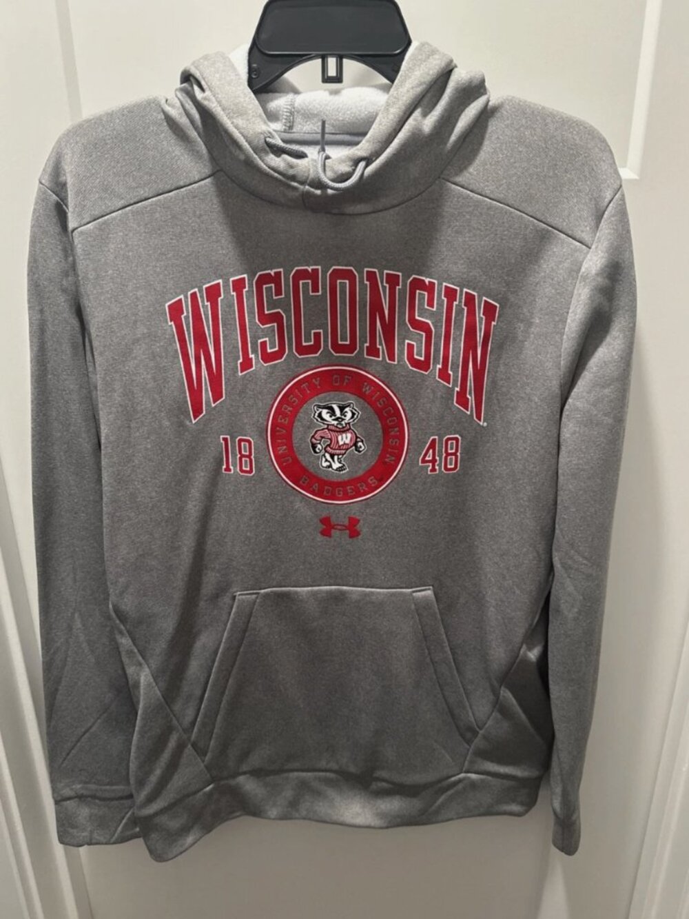 Wisconsin Badgers Sweatshirt Mens Small Gray NCAA Under Armour Hoodie NWT